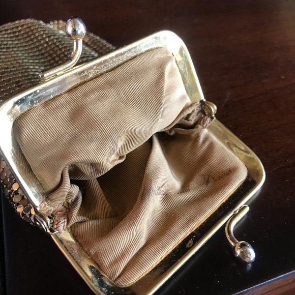 VINTAGE WHITING AND DAVIS EYE GLASS MESH CASE - Picture 2 of 2